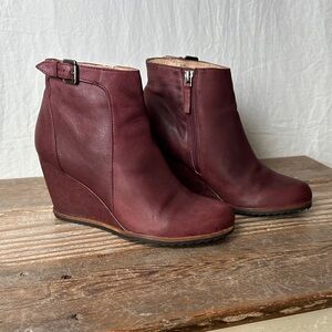 Chic Burgundy leather Wedge Ankle Boots